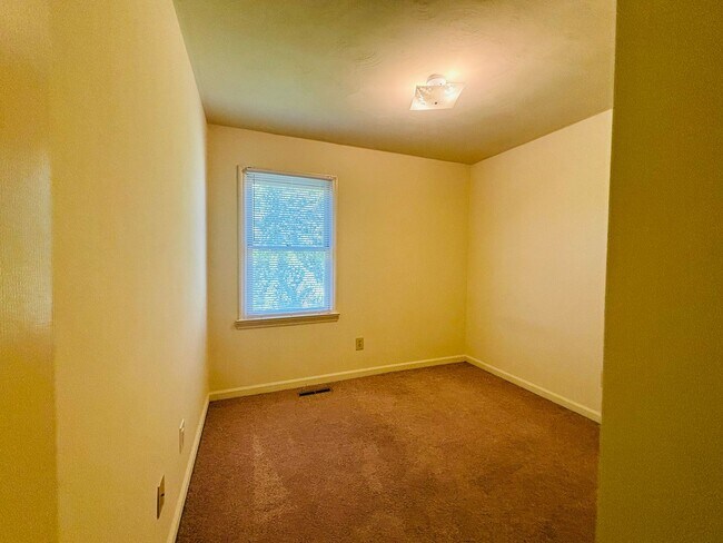Building Photo - 2500 Ridge Rd