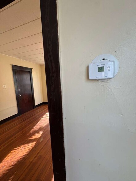 Building Photo - 327 Bassett St