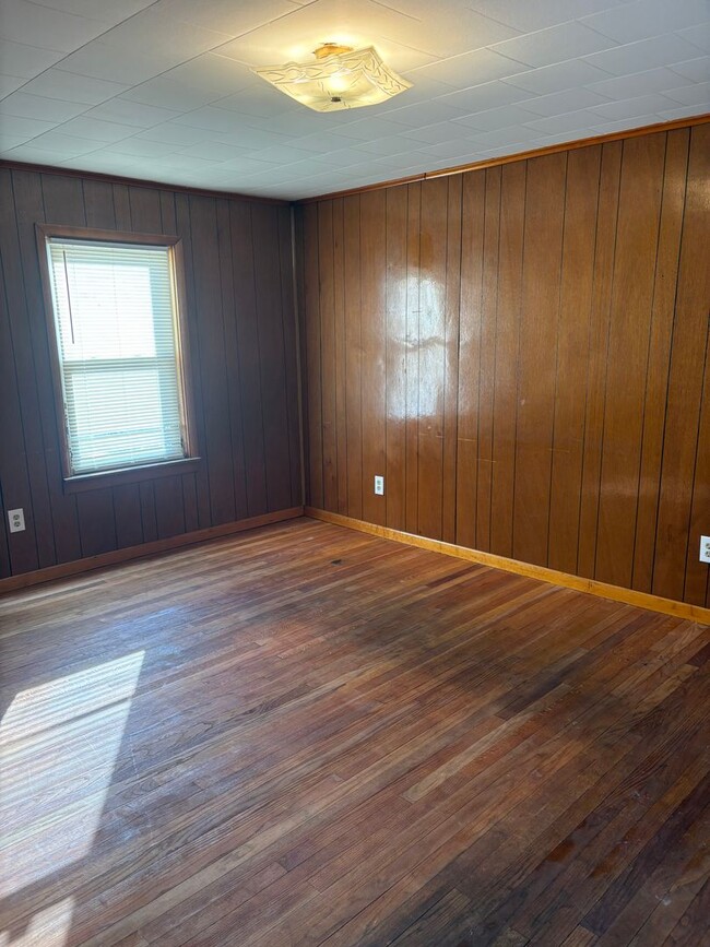 Building Photo - 26 James St