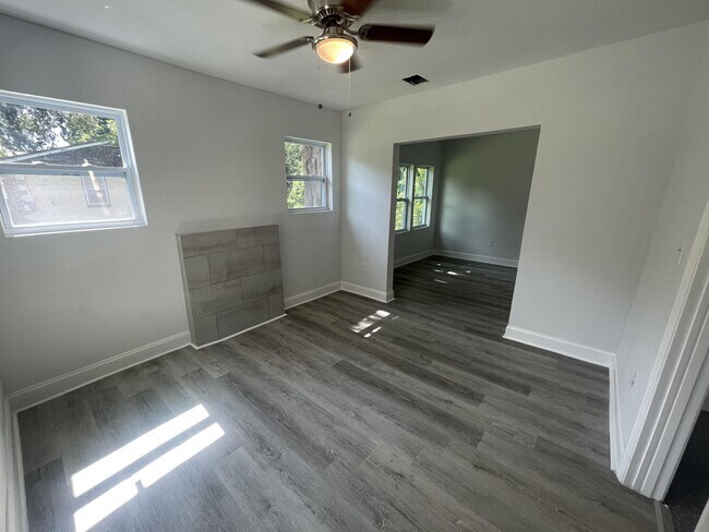Building Photo - 1282 W 27th St