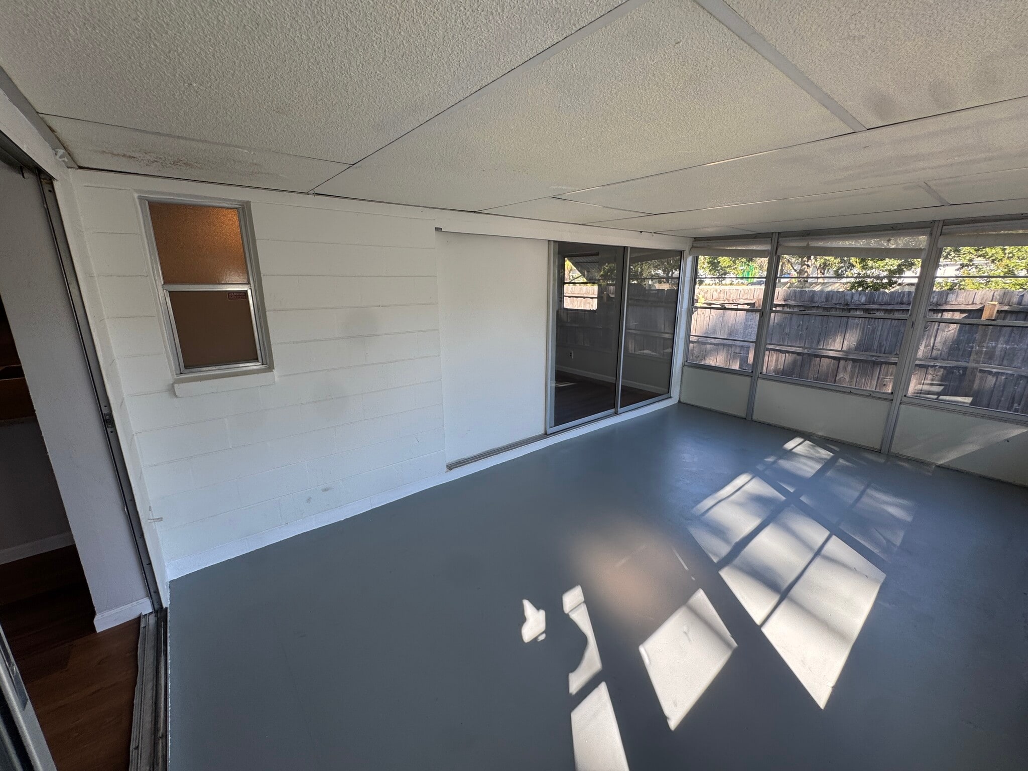 Building Photo - 438 80th Ave N