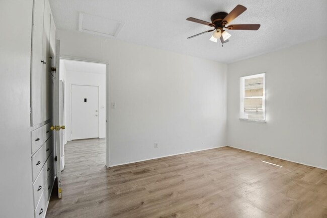 Building Photo - 103 E Tamarack Ave