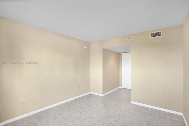 Building Photo - 201 Golden Isles Dr