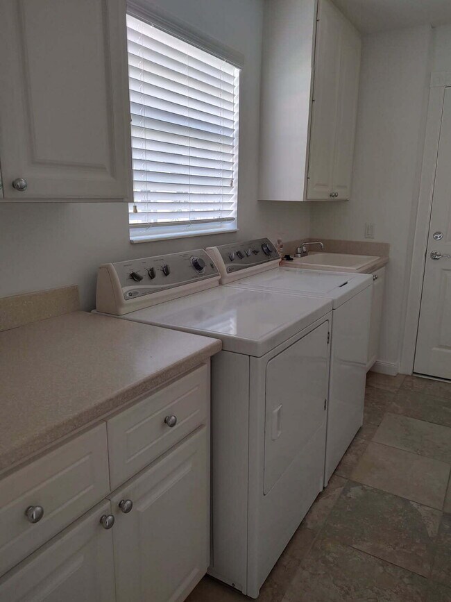 Building Photo - 8165 Quito Pl