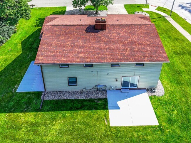 Building Photo - 2598 Parkwood Dr