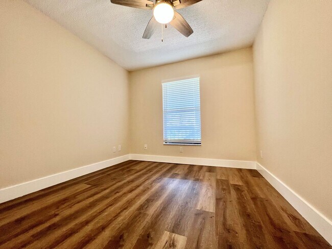 Building Photo - 5309 Summerlin Rd