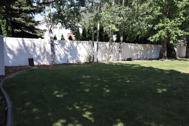 Building Photo - Canfield Park!