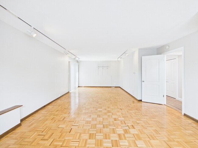 Building Photo - 4360 Mumford Dr