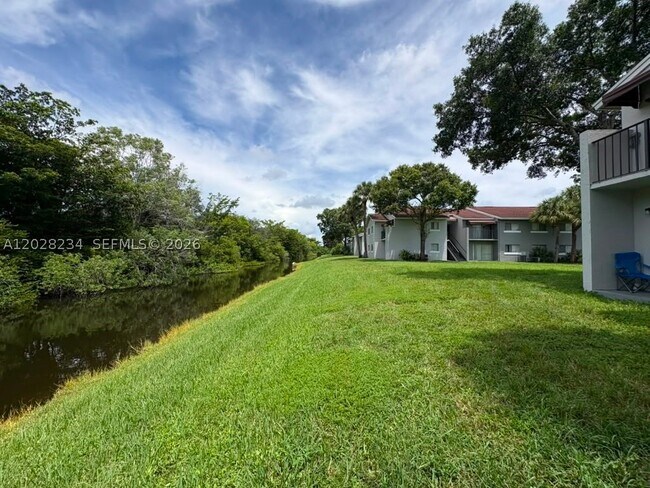 Building Photo - 1141 Lake Victoria Dr