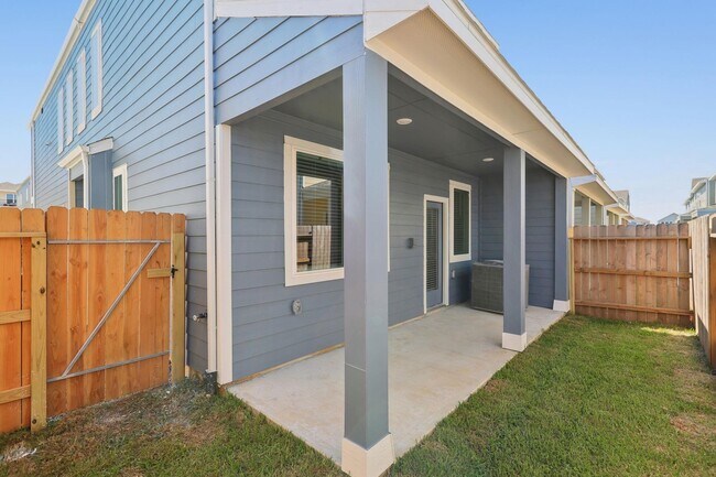 Building Photo - 567 Avisa Dr