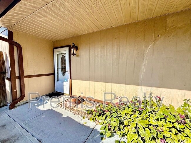 Building Photo - 747 Brook St NE