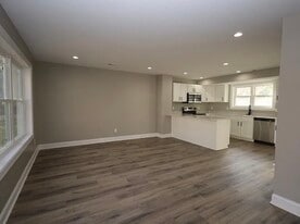 Building Photo - 2190 Barr St