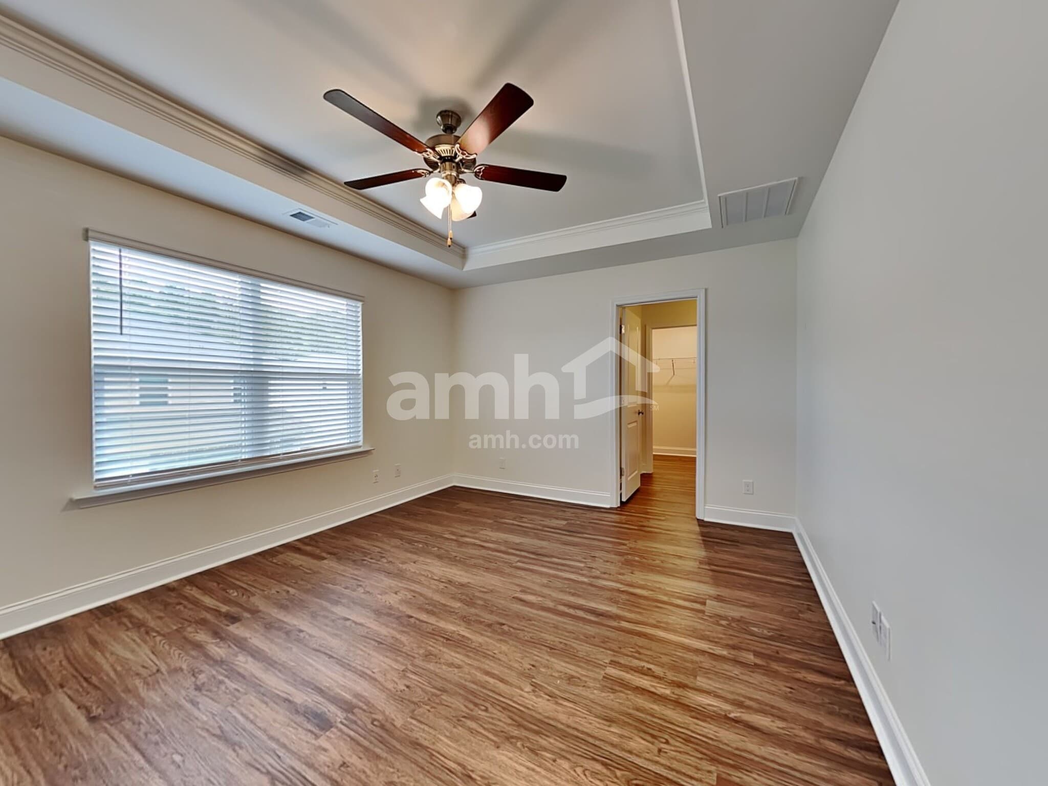 Building Photo - 223 S Live Oak Dr
