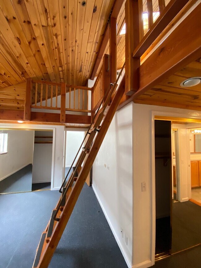 Building Photo - 6536 Del Playa Dr
