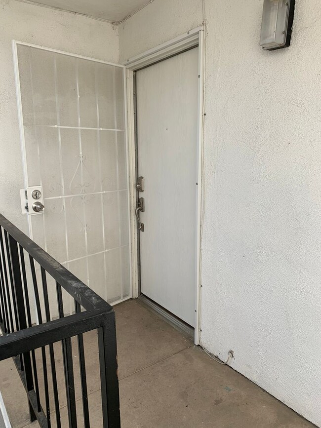 Building Photo - Bright, comfortable, and spacious one bedroom Condominium