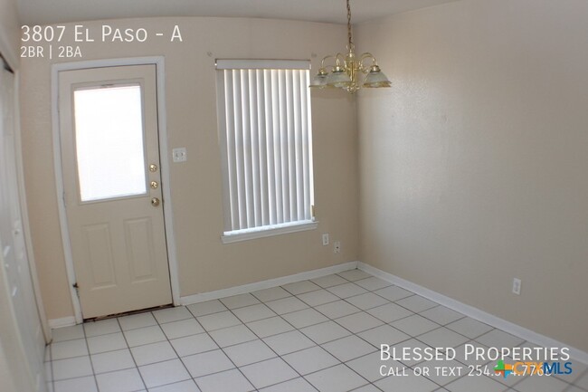 Building Photo - 3807 El Paso Dr