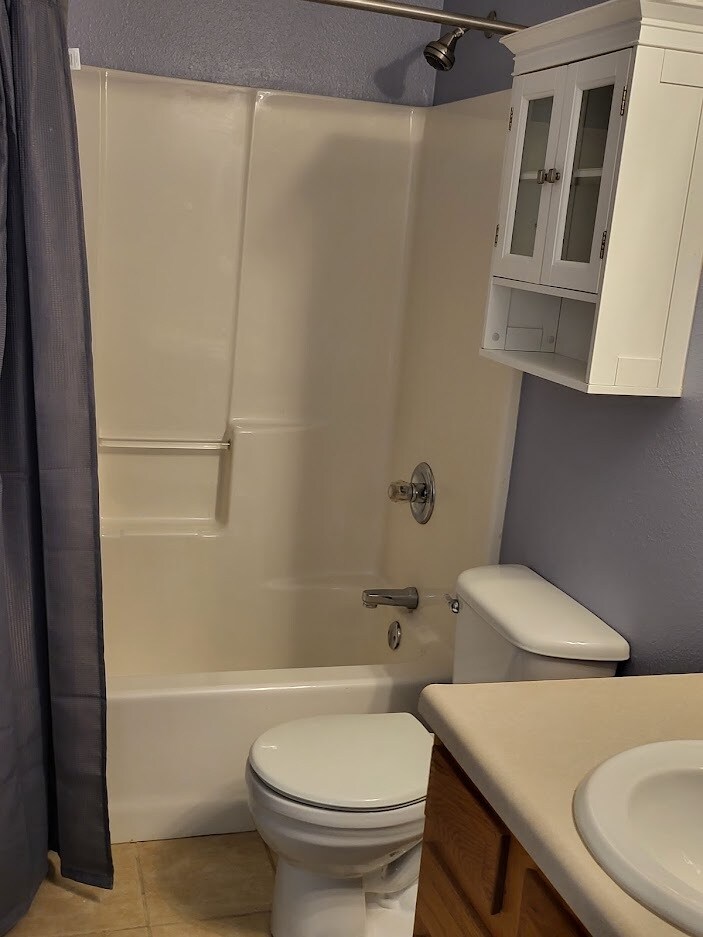 Building Photo - 616 NE Fenway Ave