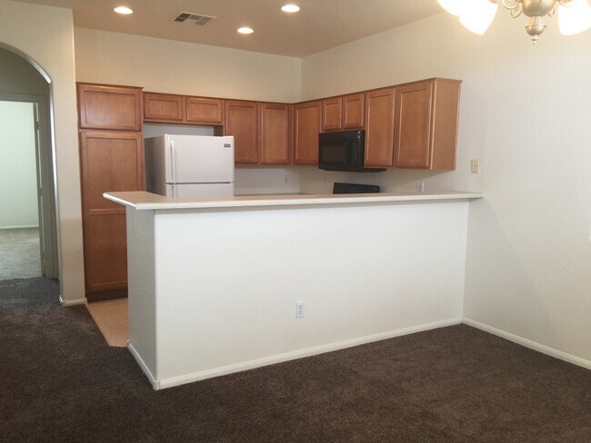 Building Photo - IMPECCABLE 2-STORY IN FANTASTIC NEIGHBORHOOD!