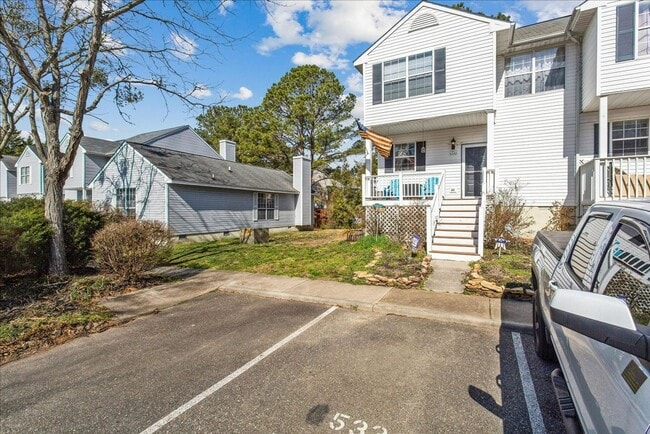 Building Photo - ATTRACTIVE AND BRIGHT LUXURY TOWNHOME IN W...