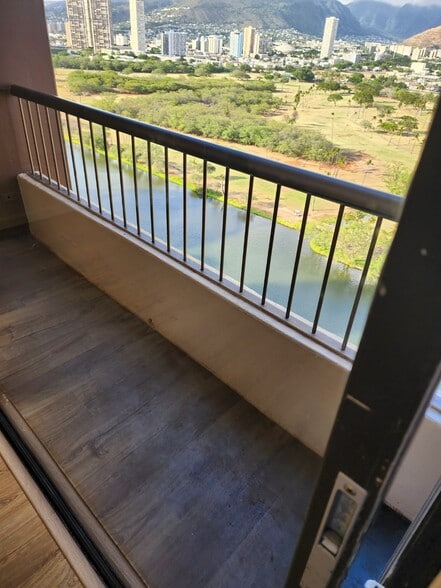 Building Photo - 320 Liliuokalani Ave