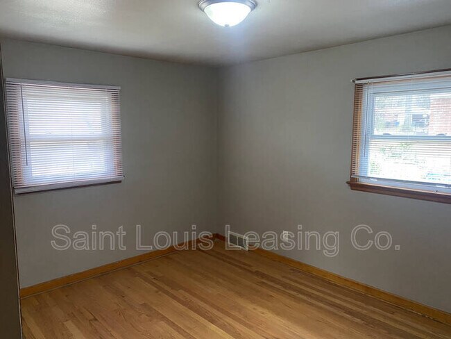 Building Photo - 50 St Edward Ln