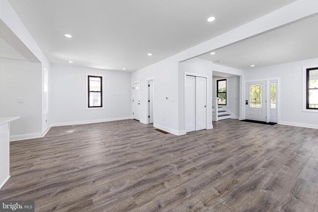 Building Photo - 3547 Finlaw Ave