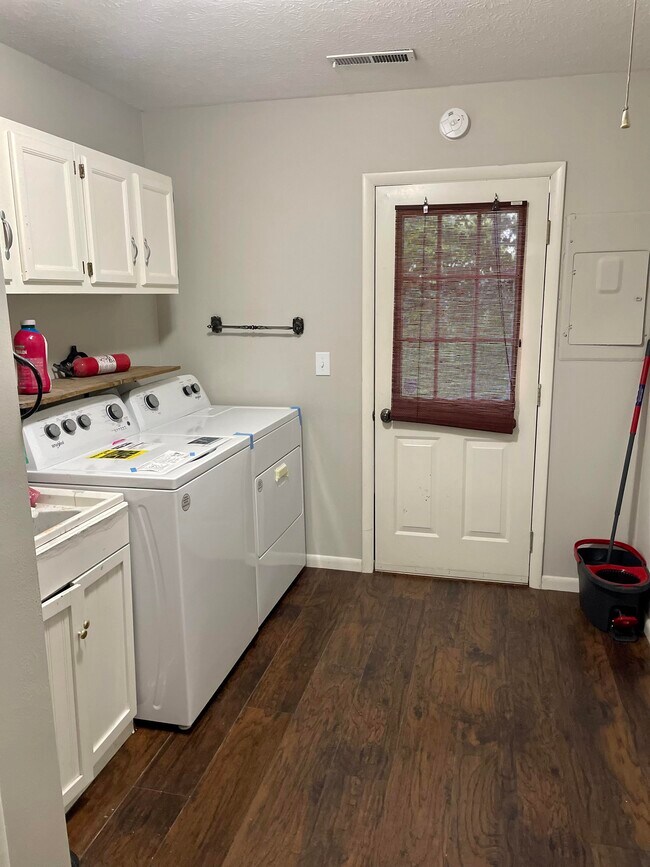 Building Photo - 6968 Corydon Ridge Rd NE