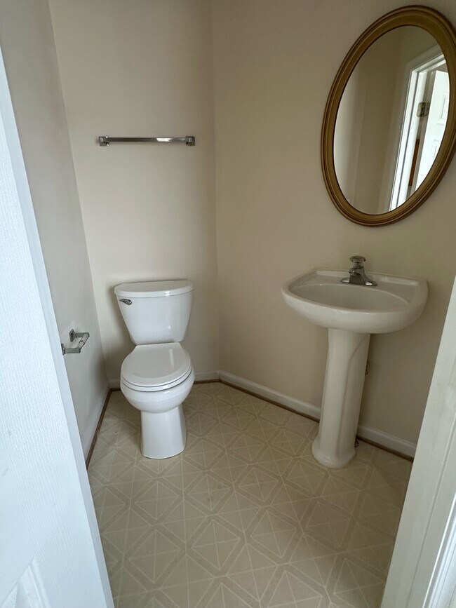 Building Photo - 803 Marquette Dr