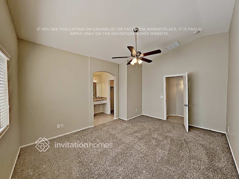 Building Photo - 1135 E Vernoa St