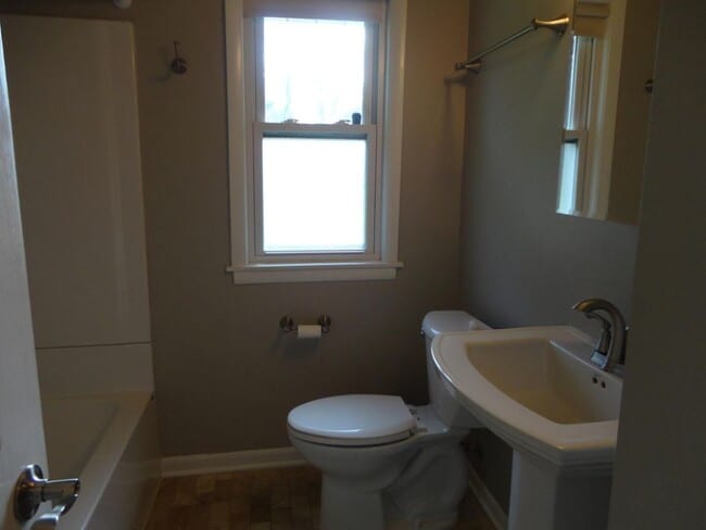 Building Photo - 7422 N Navajo Rd