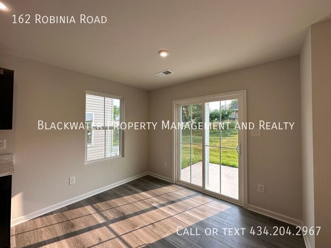 Building Photo - 162 Robinia Rd