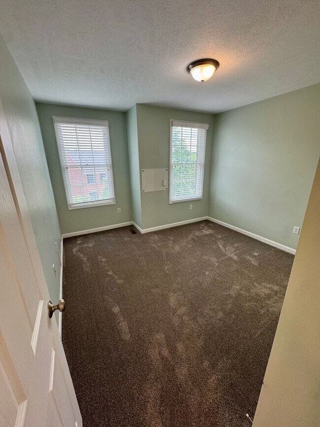 Building Photo - Move-In Ready Wexford Home Featuring Modern Updates and an Attached Two-Car