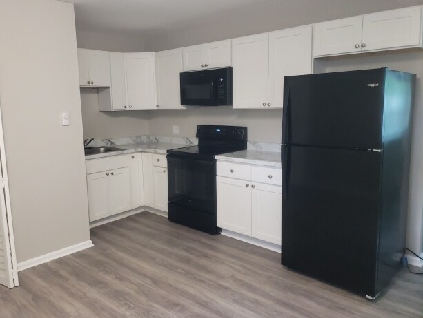 Building Photo - NOW AVAILABLE! - 215 Twin Lakes Blvd, Litt...