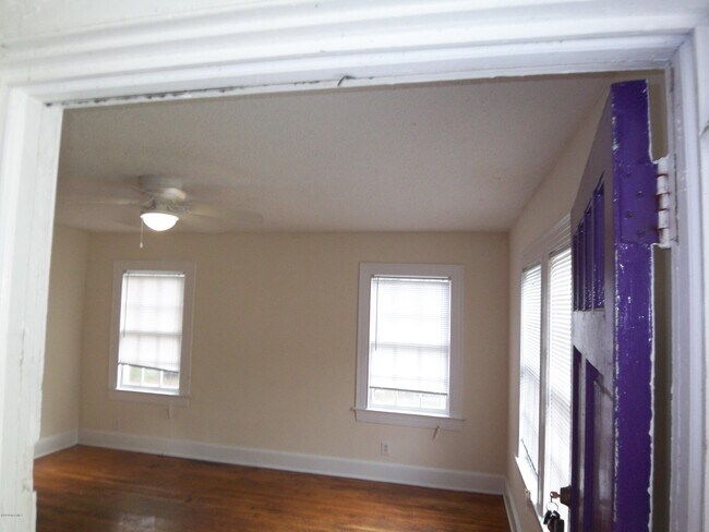 Building Photo - 804 Johnston St