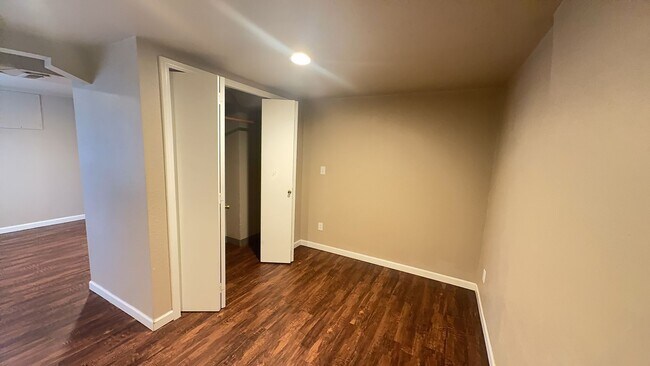 Building Photo - Cute Bungalow - Close to Downtown + Finished Basement!!