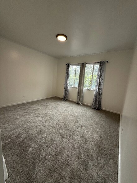 Building Photo - 360 Chester Ave