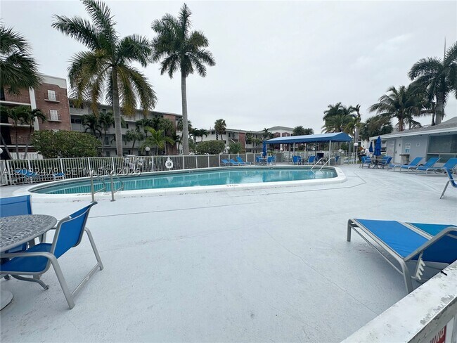 Building Photo - 450 Paradise Isle Blvd