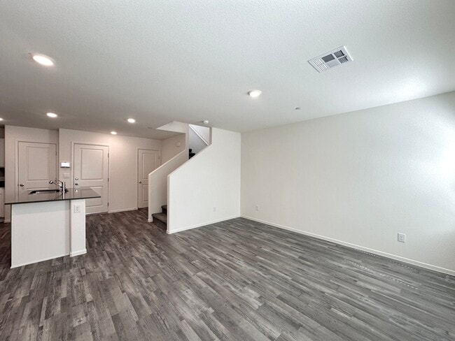 Building Photo - Decatur & Serene