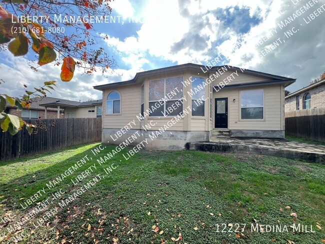 Building Photo - 3 Bed, 2 Bath Home in Alamo Ranch with an ...