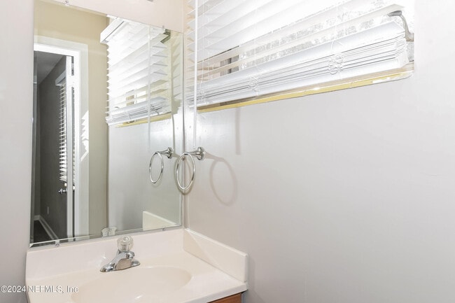 Building Photo - 6238 Green Pine Ln