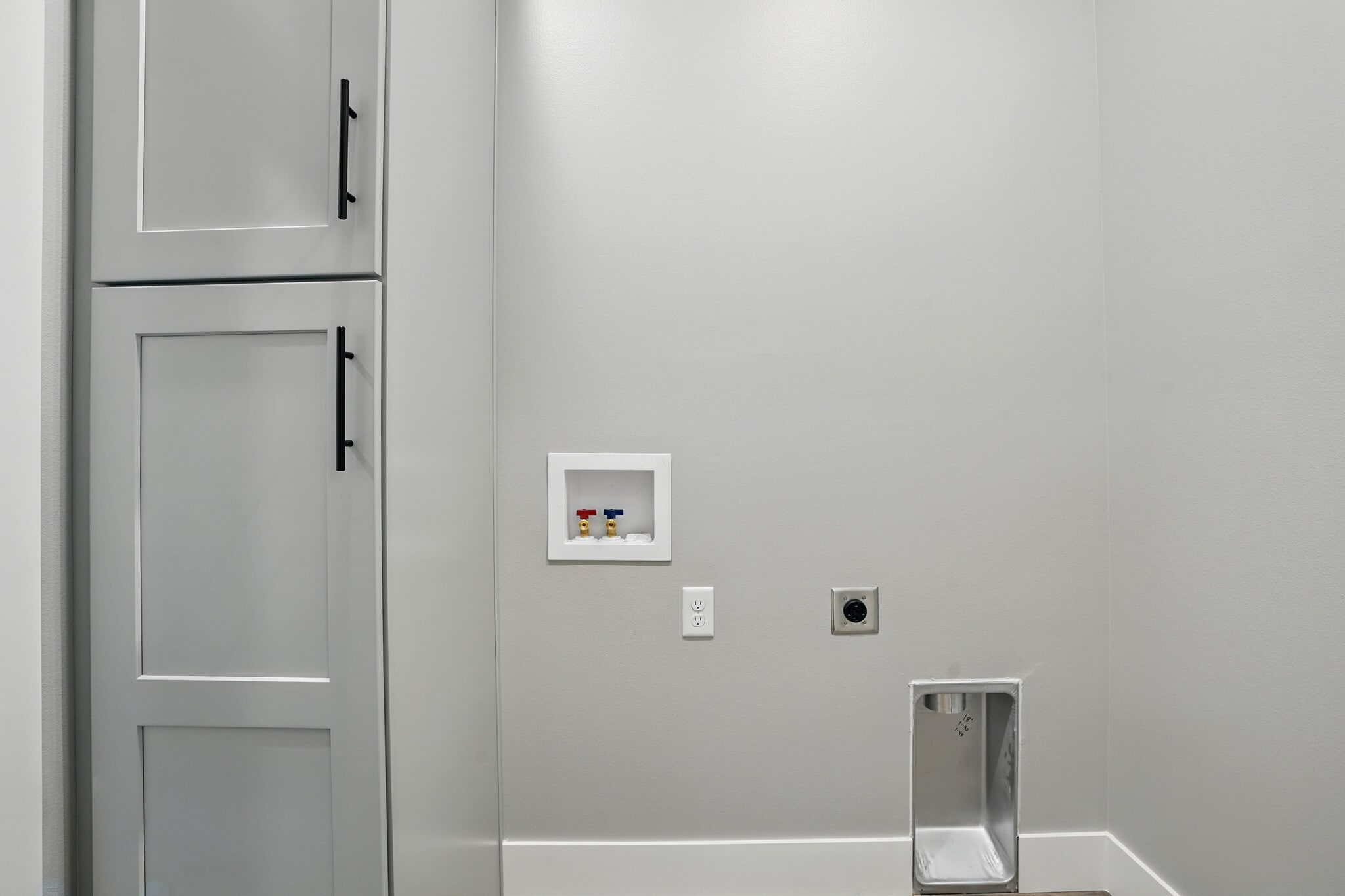 Building Photo - 933 Long Dr