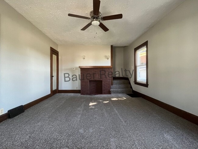 Building Photo - Three Bedroom Home