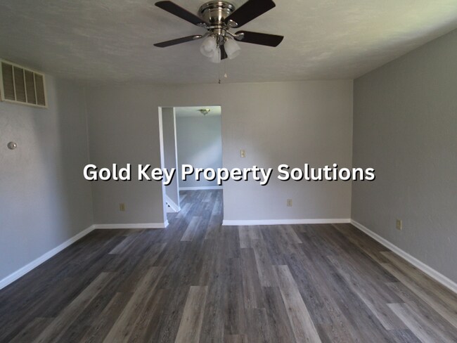 Building Photo - 2-Story 3 BR 1 BA House with Dining Room SECTION 8 APPROVED