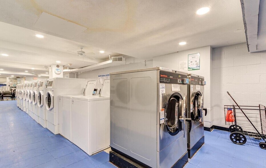 Building Photo - 10201 Grosvenor Pl