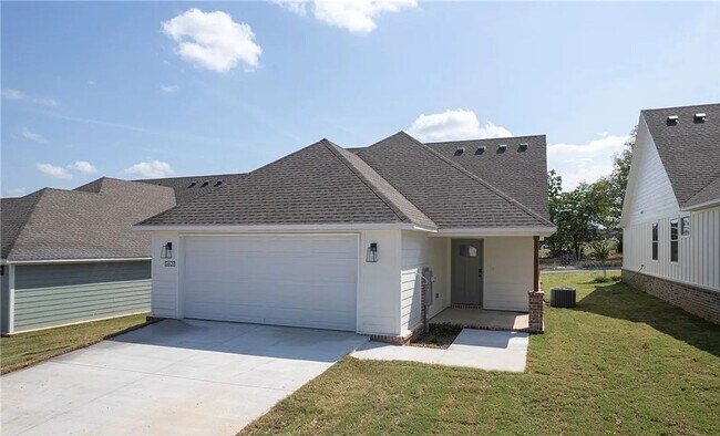 Building Photo - New 2 bedroom 2 bath house/FLEXIBLE LEASE TERM