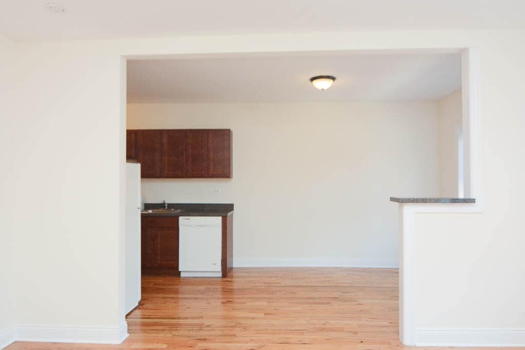 Building Photo - 629 W Cornelia Ave