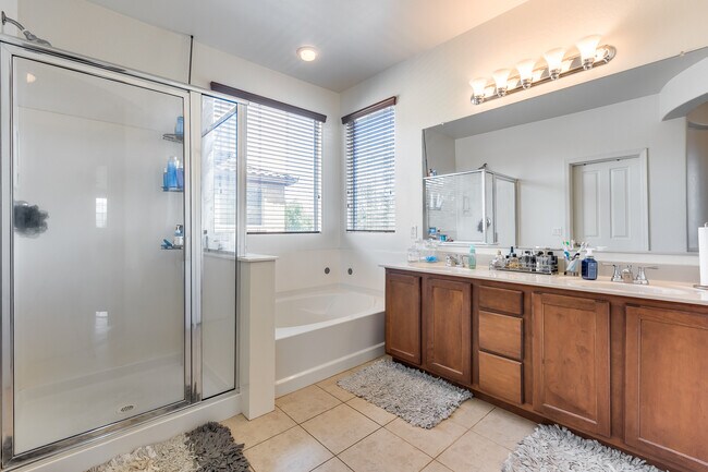 Building Photo - 11956 W Fillmore St