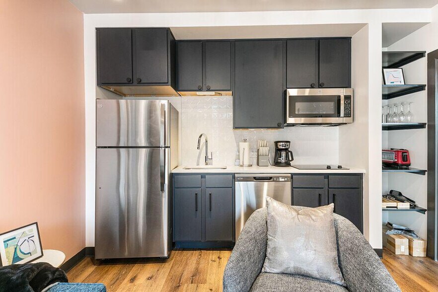 Building Photo - 611 Commerce St