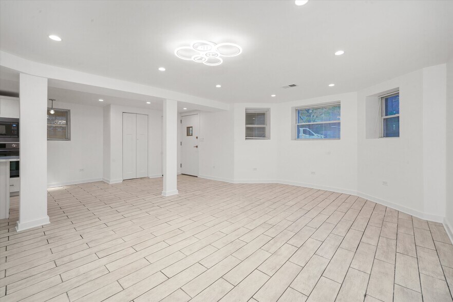 Building Photo - 2203 W Giddings St