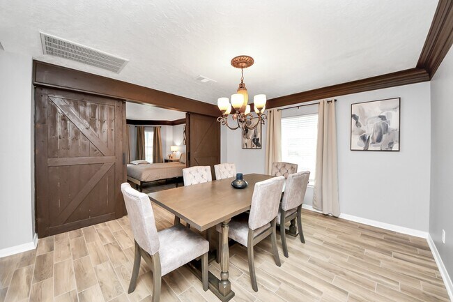 Building Photo - 12711 Laurel Bank Way